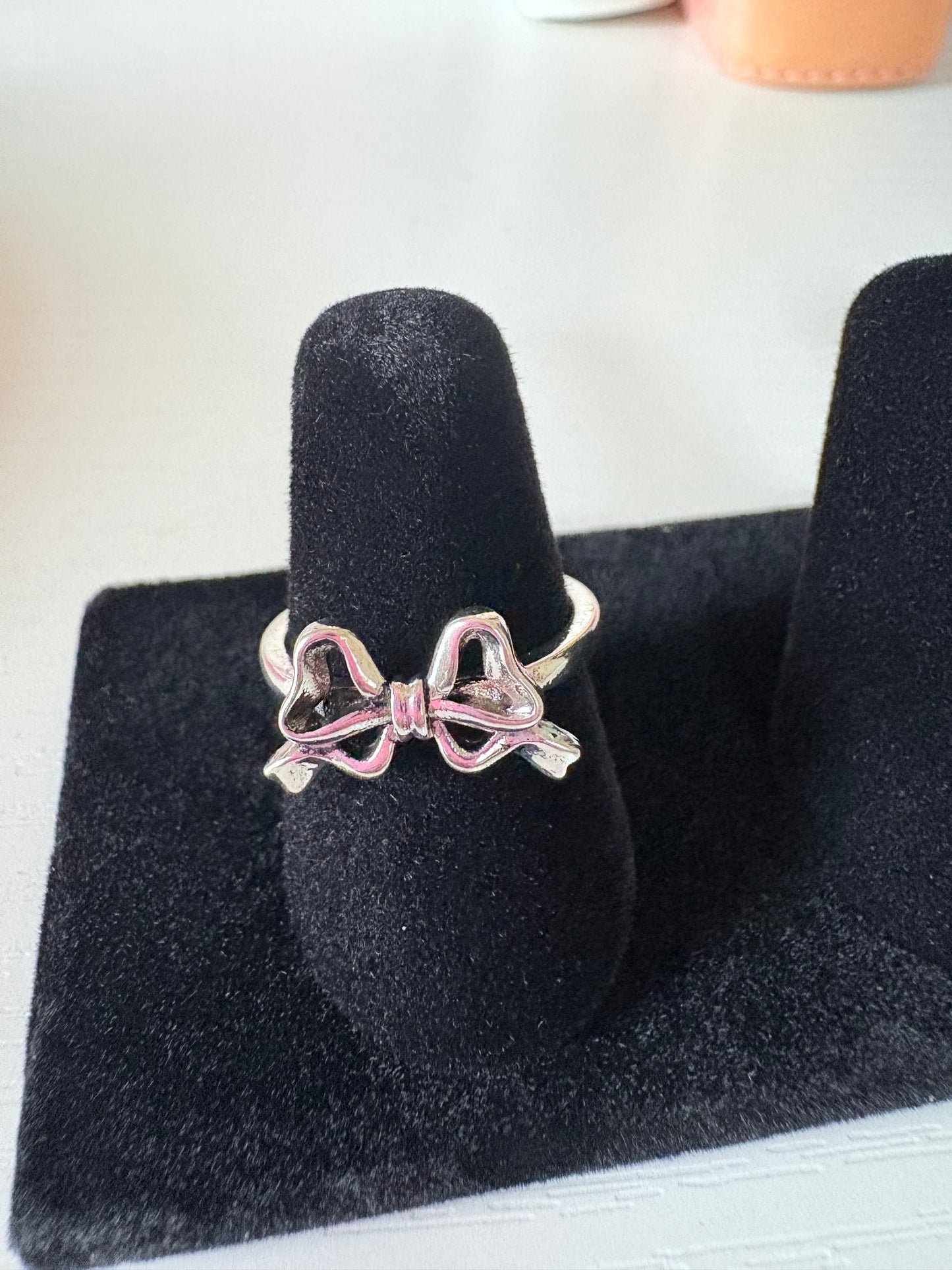 Cutesy bow ring
