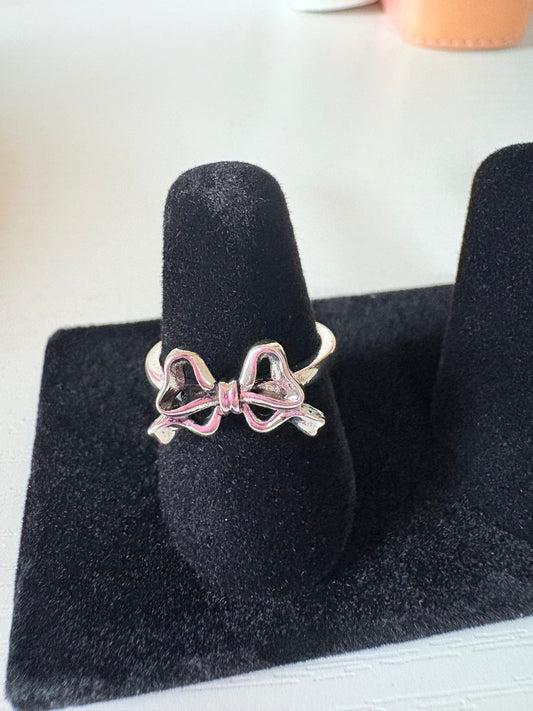 Cutesy bow ring